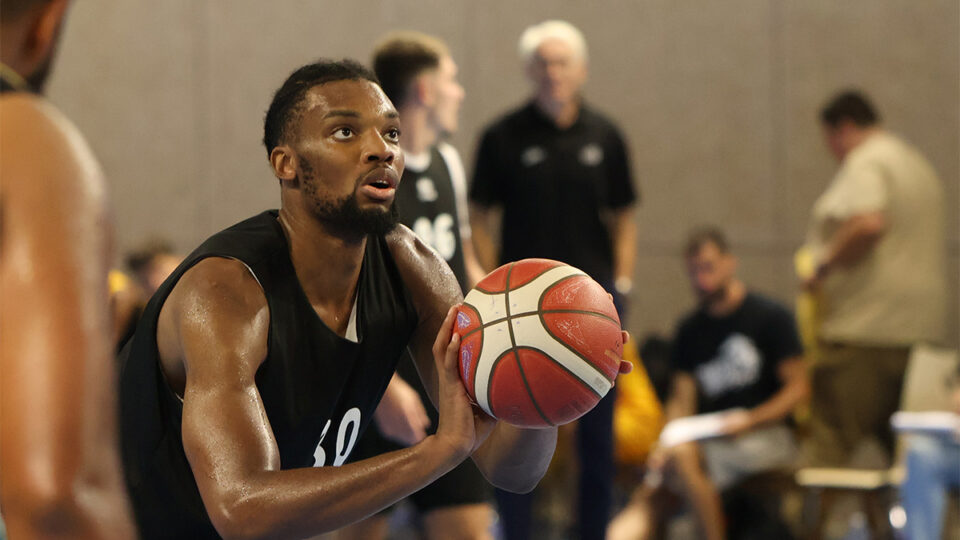 Earvine Bassoumba, intérieur du CBC.