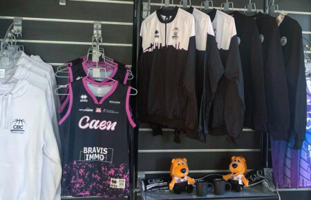 Un corner de la boutique du CBC hors du Palais !